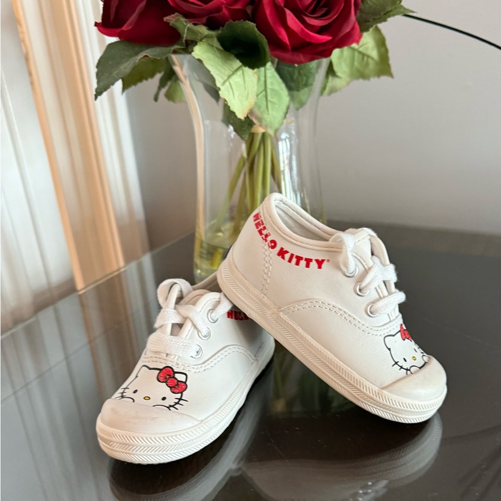 Hello Kitty Leather Keds size 5 Walker, Beautiful, worn once before outgrew!